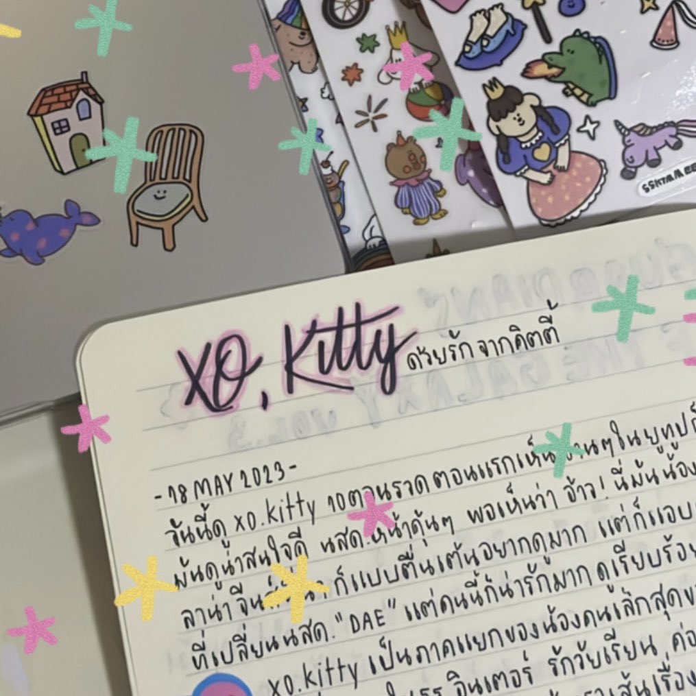 pphonesit_'s tweet photo. ˖° εїз วันนี้ขอพักสมอง1วันนะคะ 🧠🌟
ไม่ค่อยมีใจอ่านนส.เลยคั้บ
วันนี้อากาศร้อนมาก ร้อนแบบต้มสุกได้เลย
แต่เค้าลองหาอะไรทำ
ก็คือเขียน “movie journal” ค่ะ!
เขียนไปได้2เรื่องล้าว ꔛ สนุกมากเหมือนเขียนรีวิวหนังกับไดอารี่ไปด้วยเลย
꒰ #puhelindiary #journal #moviejournal ꒱ https://t.co/bNdq9NQc7I