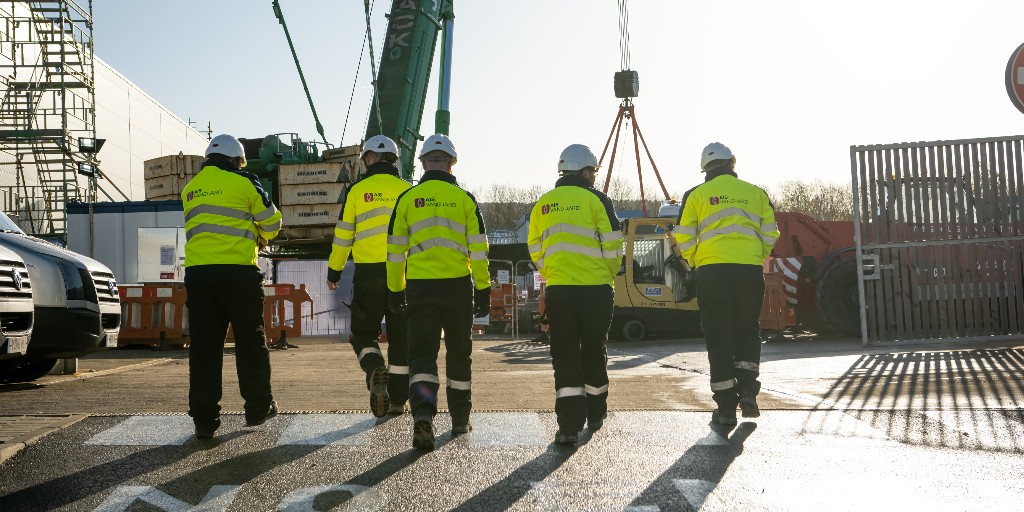 That Friday feeling of a job well done! 

#industrialservices #machineryinstallation #machinemoves #contractlifting #aisvanguard