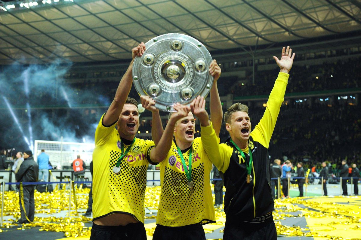 aritrabvb1909's tweet photo. Piszczek on his memories of celebrations in Dortmund: "When we won our first championship in 2011 after a long break and then the double, that was simply extraordinary. We were able to make the BVB fans happy." https://t.co/zJZFKHgCtW
