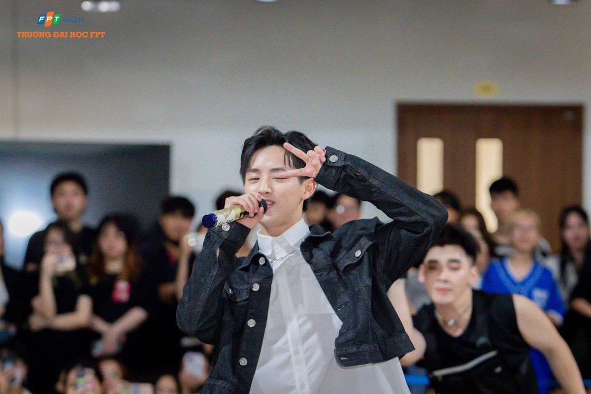 xoppiday's tweet photo. Những bức ảnh siêu rõ nét của CONGB tại Hola Daebak Festival 
Cre: Thông tin Tuyển sinh Trường Đại học FPT 
#CONGB #콩비 https://t.co/VhGJOWd60U