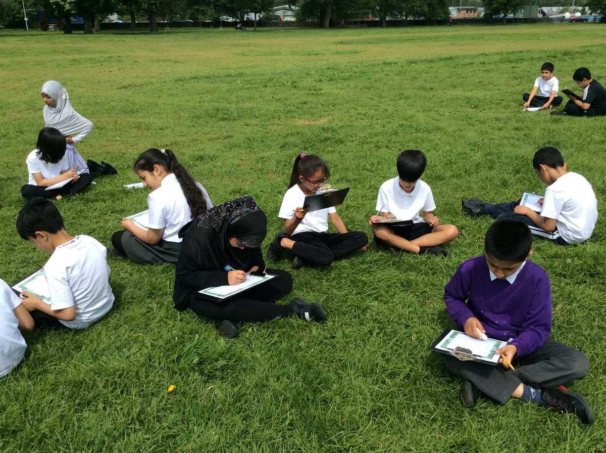 ECS_Keighley's tweet photo. This afternoon Year 4 have been busy designing habitats in Victoria Park. The children have been very creative with their ideas.
#learningoutsidetheclassroom
#sciencecanbefun https://t.co/RGA39ybrT1