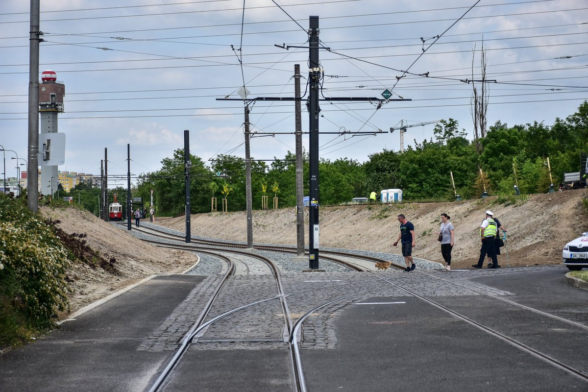 MLD_o_doprave's tweet photo. Když se v 95. roce otevírala tram trať do Modřan, dostal se ke mně letáček, kde bylo, že v 97. bude další úsek do Libuše. No a už je. #tramvaj #tramvajdolibuse #libus #modrany https://t.co/oM2Jq15Qev