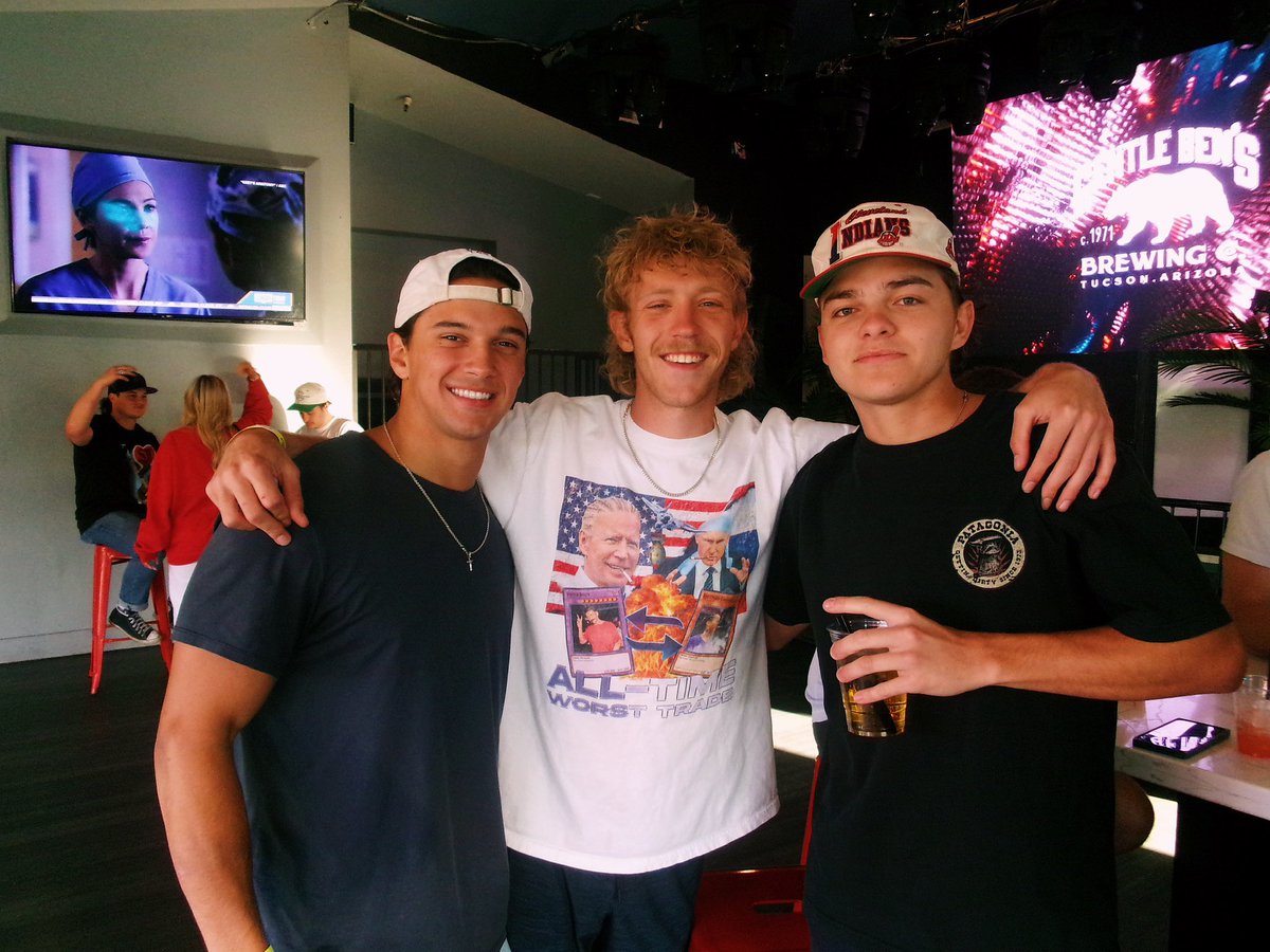 _coopernewlin_'s tweet photo. I realized I have no recent pictures of myself on my Twitter. Here are four from my last semester with my best friends. https://t.co/ClJM6B97r9