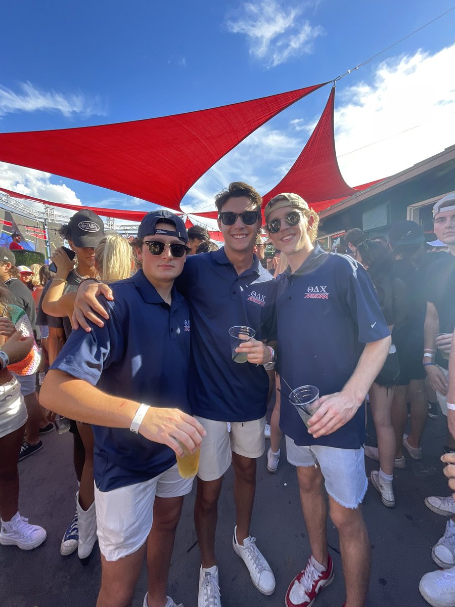 _coopernewlin_'s tweet photo. I realized I have no recent pictures of myself on my Twitter. Here are four from my last semester with my best friends. https://t.co/ClJM6B97r9