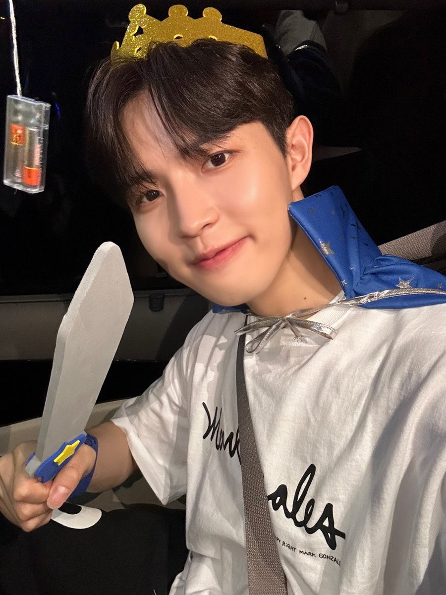yourmydaisy's tweet photo. 재환아 생일 축하해 🥳
다채로운 행복들이 빼곡한 하루 보내 🩵

#째니생일이니까_527배_행복해
#HAPPY_28TH_JAEHWAN_DAY
#김재환 #KIMJAEHWAN https://t.co/81dg8OmEsX