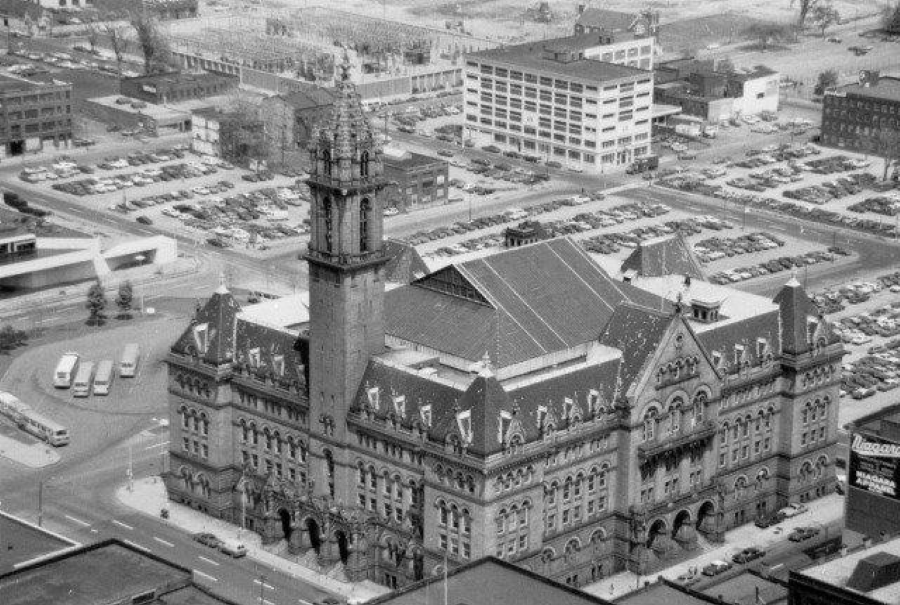 RoofContr's tweet image. How would you feel if your roof needed to be replaced after 10 years? Ask the taxpayers of Erie County, N.Y. and the trustees of SUNY's Erie Community College in Buffalo. #roofing #tileroof #installation #SUNY roofingcontractor.com/articles/98314…
