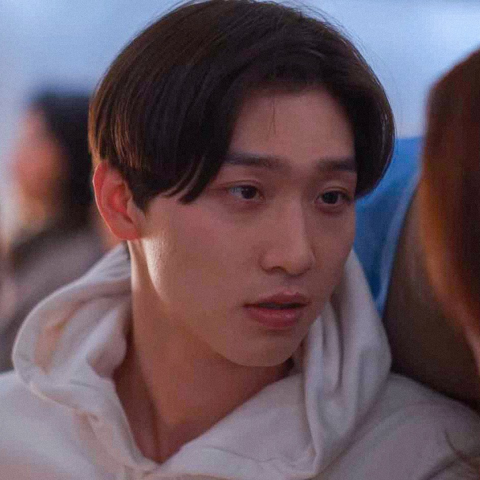 descontrolari's tweet photo. MIN HO: — Eu acho que eu me apaixonei por você. Um pouquinho. Ou... muitão.

(Com Carinho, Kitty | 1x10) https://t.co/I0Y9g9suLY