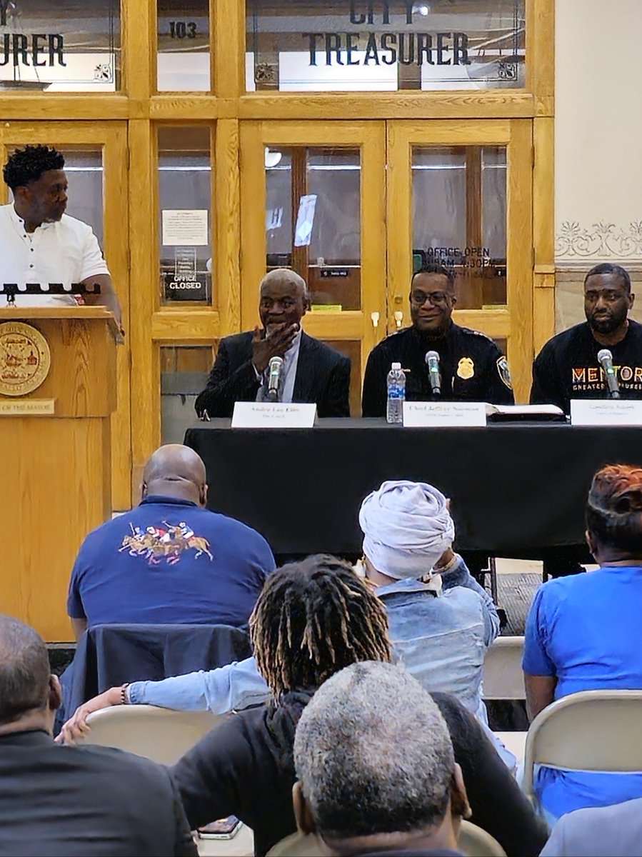 MilwaukeePolice's tweet photo. Chief Norman joined a panel discussion with community leaders at “Real Men, Real Talk—City Hall Edition” on the negative effects of domestic violence in our community. #MKEPeaceWeek #MPDStrong https://t.co/K6xC4o2pXu