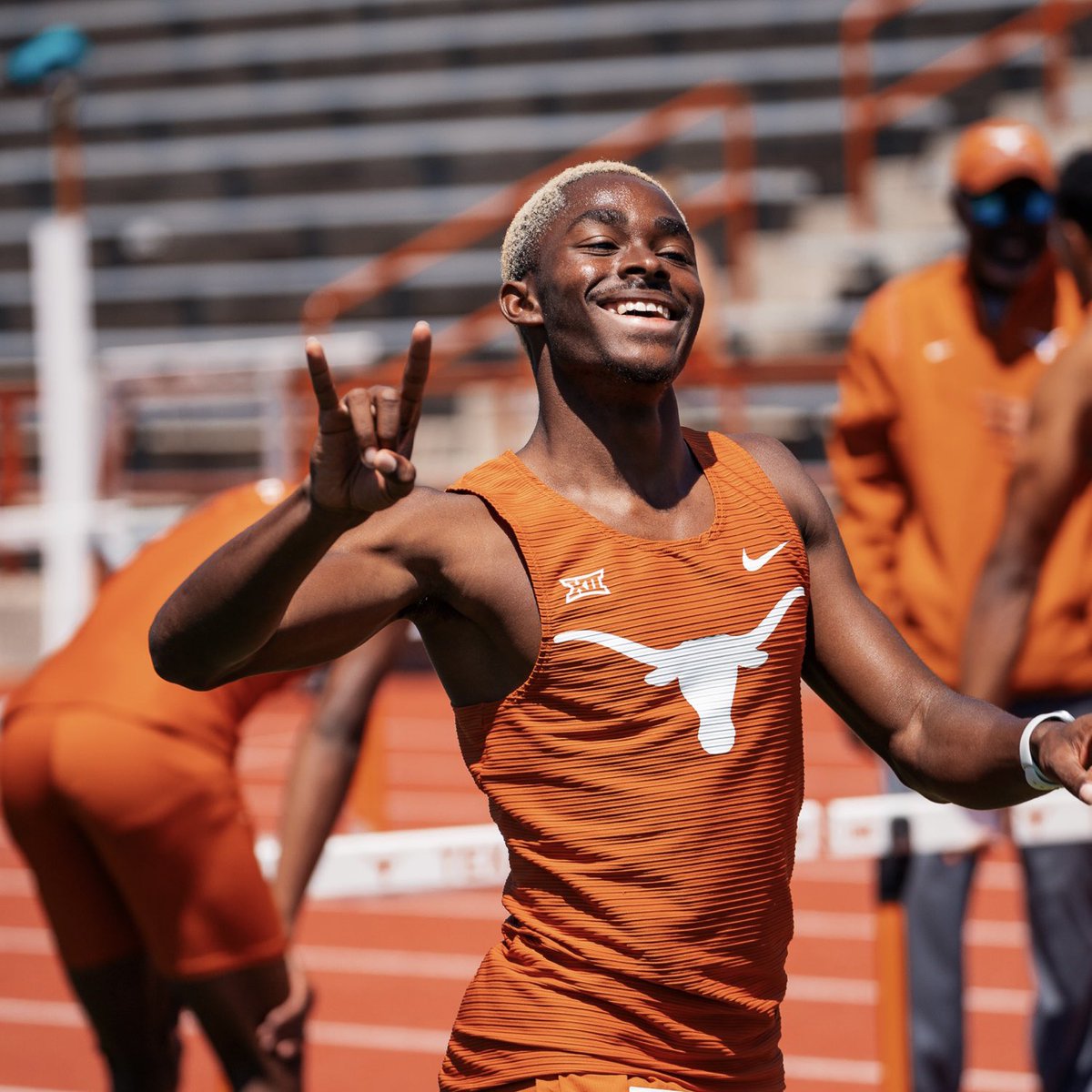 Texas Longhorns on Twitter "Horns up for the long weekend 🤘 HookEm LonghornFriday"