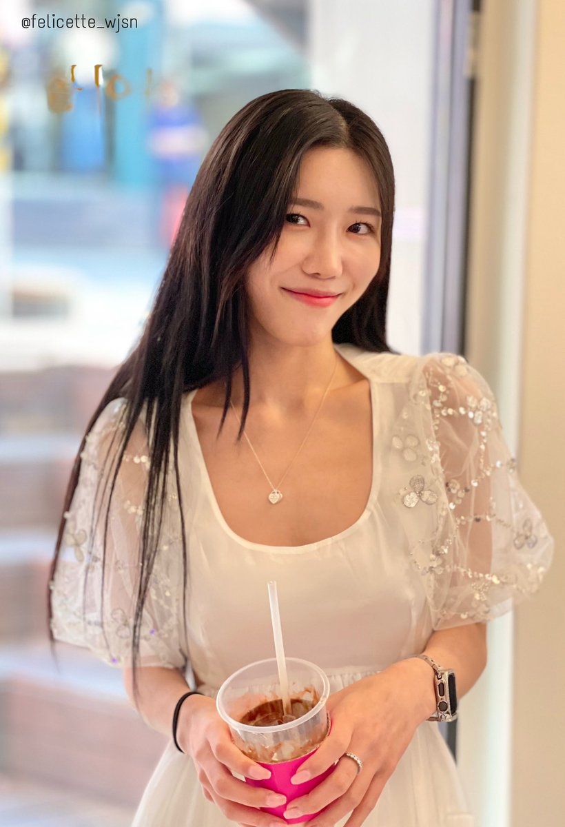 visited my birthday cafe earlier today, thank you so much for arranging it well.
i had fun today!
사랑해요 우정!🩶

by. 펠리세트님