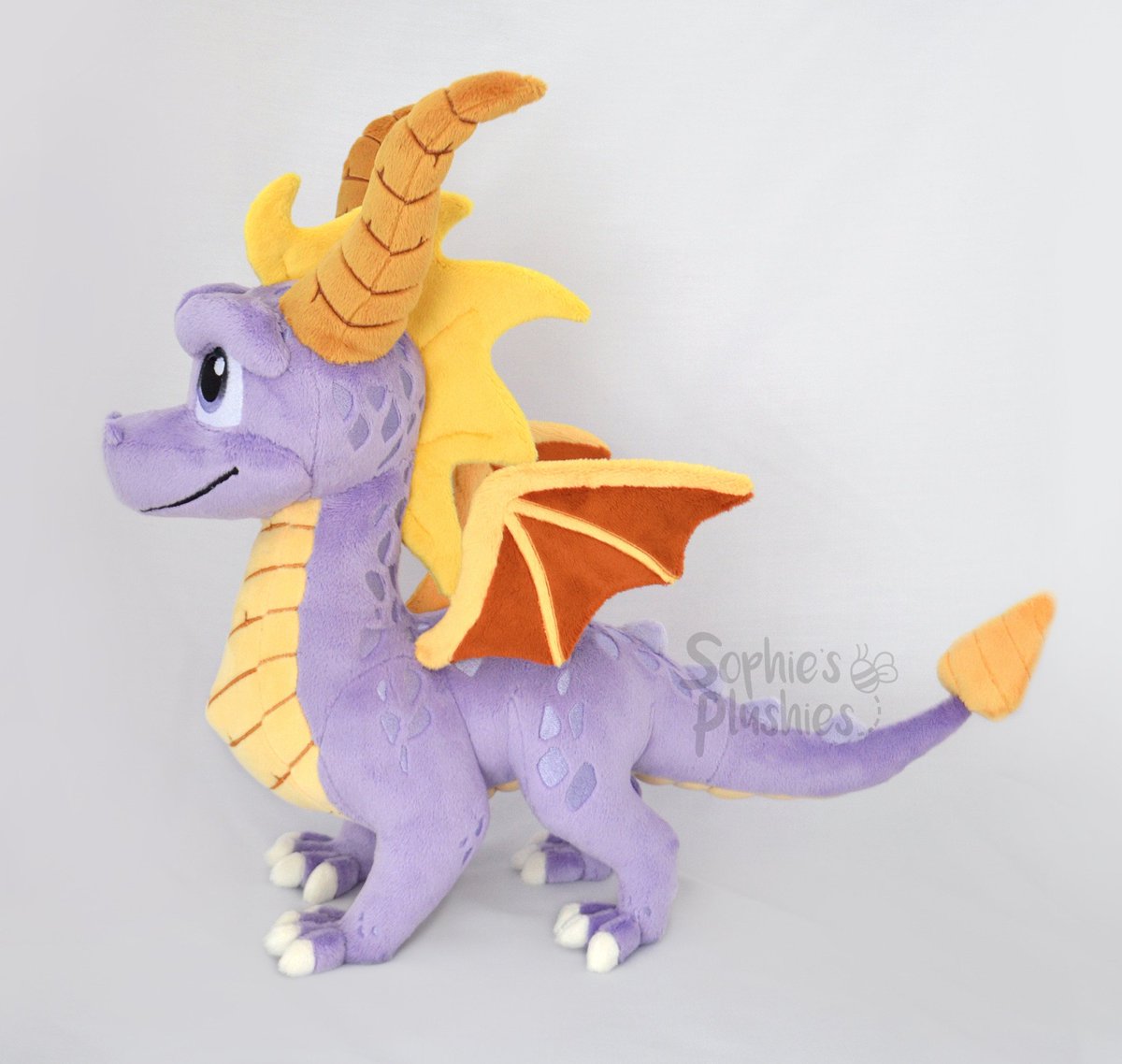 SophiesPlushies's tweet photo. Another Spyro, this time with his classic colour scheme! 🔥

Measures about 16" tall and 18" across. https://t.co/zjYh1GHxfr