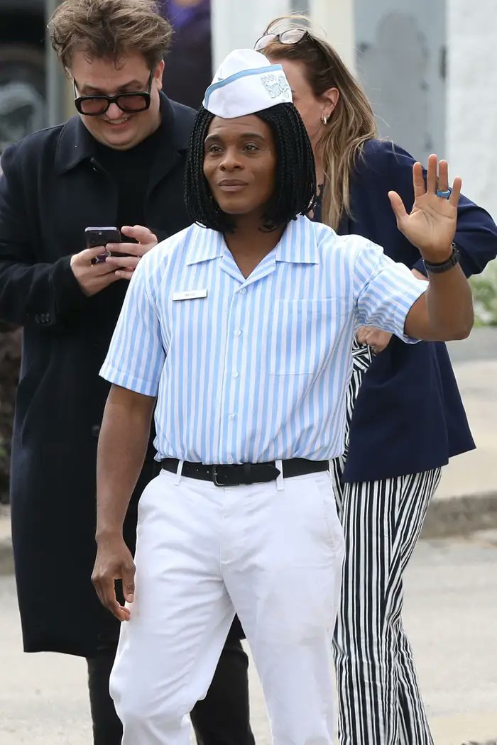 It is Kel Mitchell as Ed on set of Good Burger 2!! #GoodBurger2 🍔