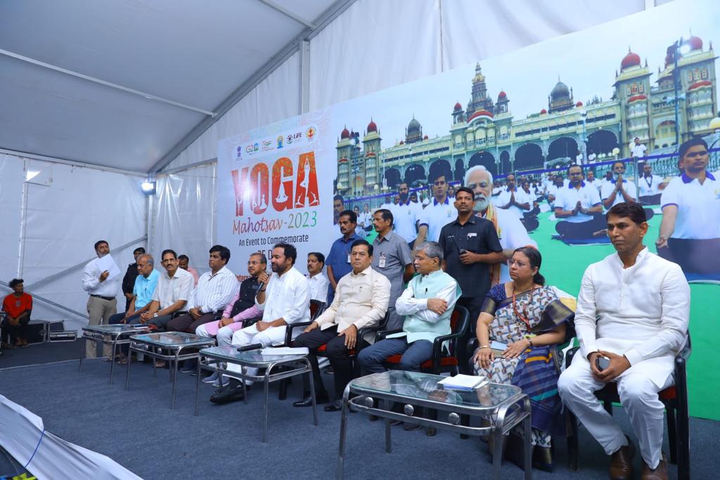 Along with Hon’ble Minister for Ayush Shri @sarbanandsonwal, inspected arrangements ahead of 'Yoga Mahotsav' - 25 days countdown to #IDY2023 at Parade Ground, Secunderabad.