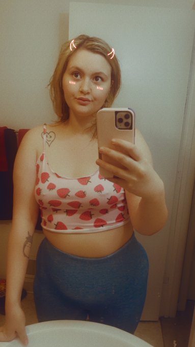 Come hang with me on #myfreecams from now until 3pm. https://t.co/glCS6OIf8l<a href="/tag/myfreecams"class="tags">#myfreecams</a>