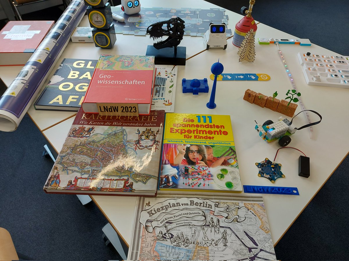 Didaktik_SU's tweet photo. Unter der Überschrift "(Um-)Welt erschließen, handelnd Lernen, Zugänge erforschen - Sachunterricht und seine Didaktik" lädt die Didaktik des Sachunterrichts der @HumboldtUni herzlich ins Hauptgebäude Unter den Linden 6 ein. 

Von 17 bis 23 Uhr stellen wir uns, unsere Forschungs- https://t.co/bEjk24iorZ