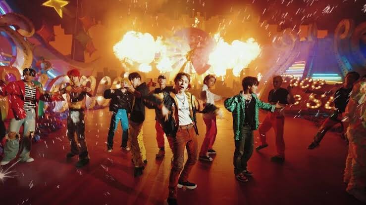 kchartsmaster's tweet photo. 1 year ago today, SEVENTEEN released "HOT". https://t.co/NKqUxTZXKj