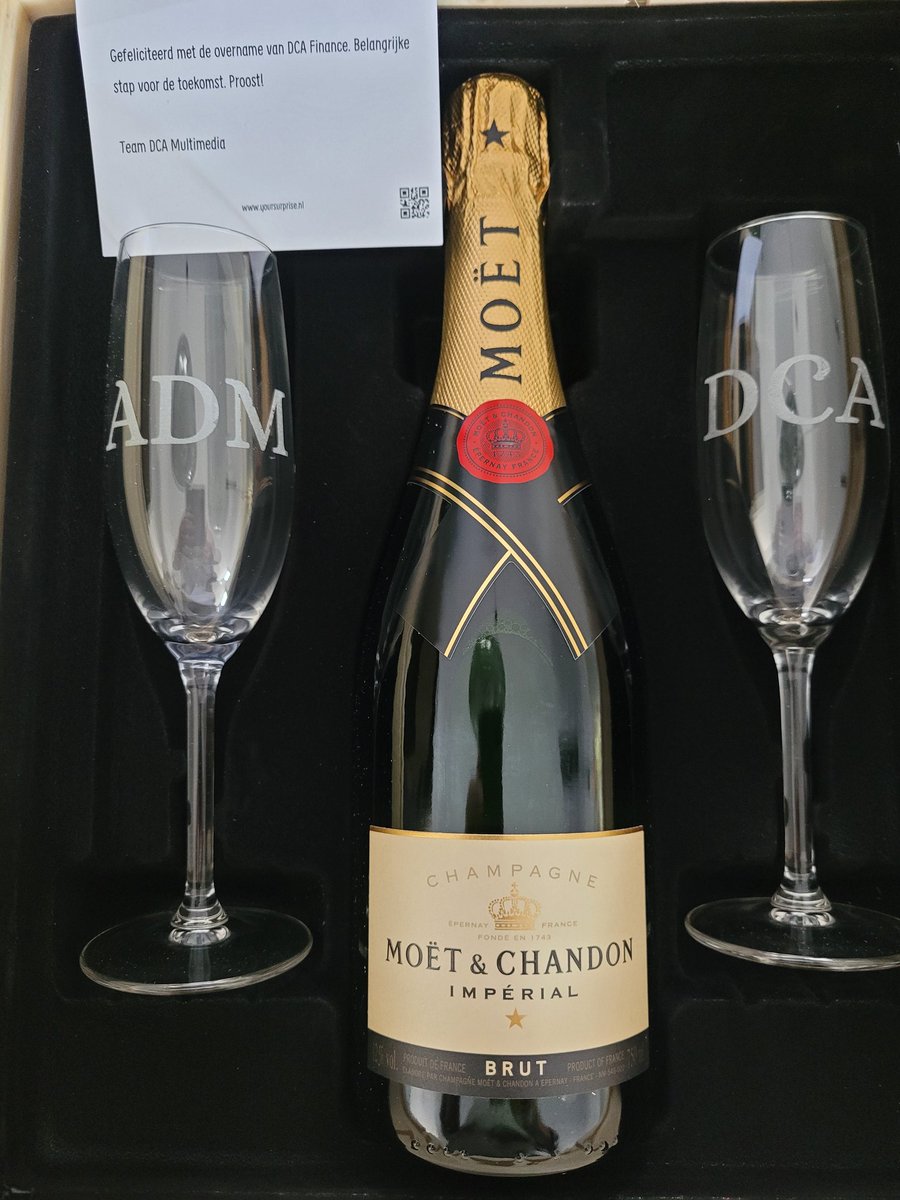Super leuk gebaar van DCA collega's van <a href="/Boerenbusiness/">Boerenbusiness</a>  @FoodbusinessNL  n.a.v. overname van bedrijfonderdeel DCA Finance BV    Door ADM UK dank! vinde we leuk <a href="/keesmaasDCA/">kees maas 🚜</a> <a href="/EdwinBurgersDCA/">Edwin Burgers</a>