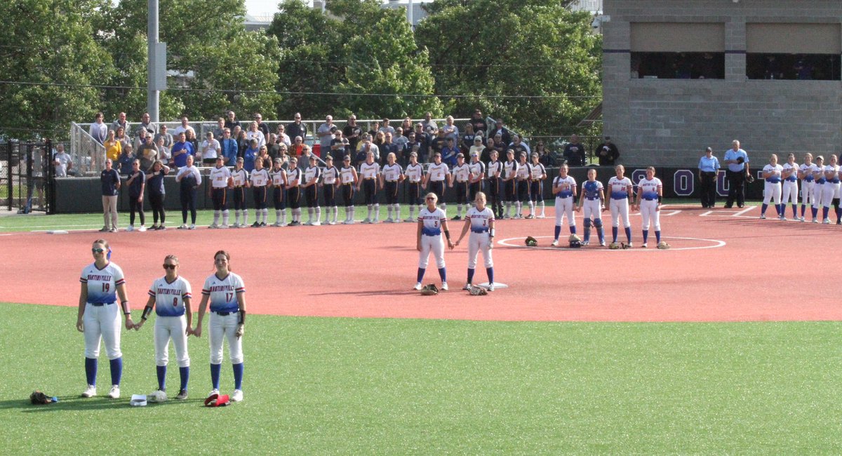 Pretty cool picture from the Mooresville Vs Martinsville Sectional game last night🫶🏻🥎#fortheloveofthegame