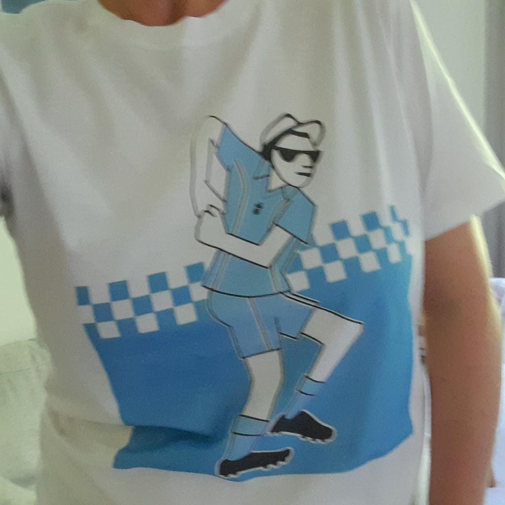 GirlOnBike1102's tweet image. Ready for tomorrow - thanks for hand delivering this @CcfcfansS - really appreciate it 👍 #pusb #skyblues
