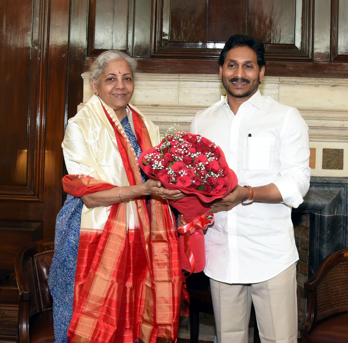 YSRCPSM_'s tweet photo. కేంద్ర ఆర్థిక మంత్రి నిర్మలా సీతారామన్‌తో సీఎం  జగన్‌ భేటీ
@ysjagan 
#CMYSJagan #YSJagan  #YSRCP https://t.co/OMMaPXHe9i