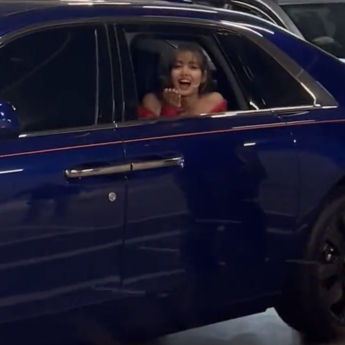 lalisahourIy's tweet photo. rolls royce future ambassador https://t.co/Xo1p4LxCuB