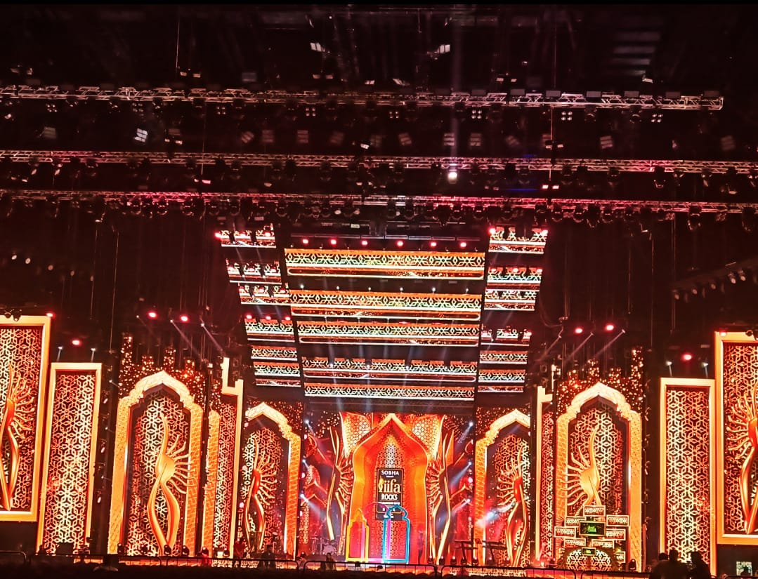 The stage is set for an evening of music, magic and masti at IIFA Rocks at the Etihad Arena in Yas Island in Abu Dhabi. Stay tuned to t2ONLINE for updates from Bollywood's big night

@IIFA

#IIFA2023 #IIFA #IIFAONYAS