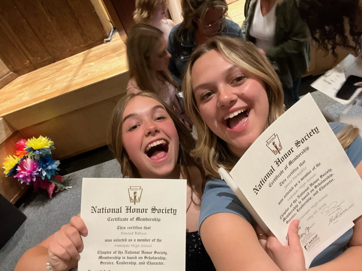 National Honor Society inductions last night for our girls!!! Congrats <a href="/jamielp625/">Jamie Peragallo</a> , <a href="/BehunEmma/">Emma Behun</a> &amp; McGrinder!!!