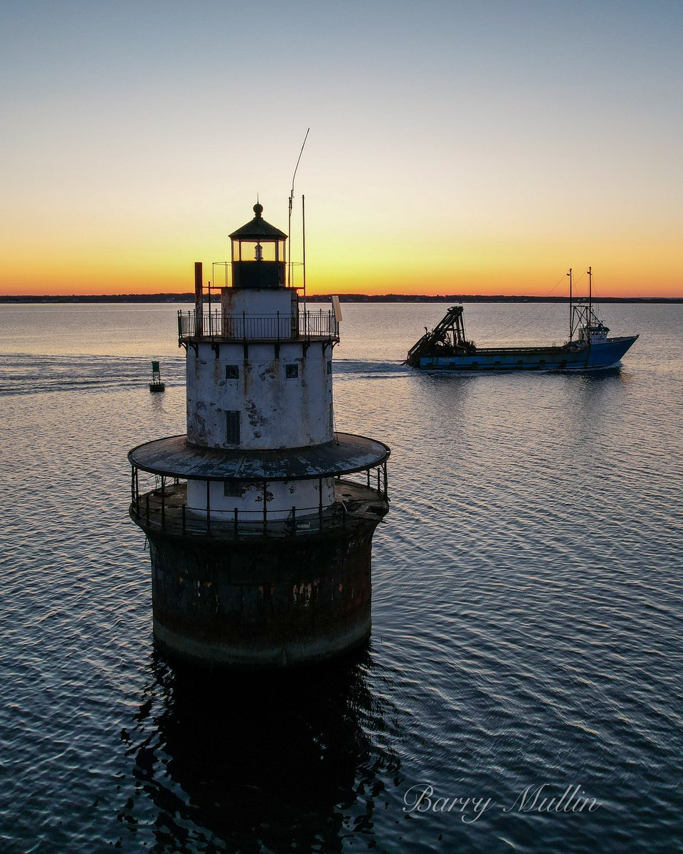 @amanda_wanders Absolutely beautiful picture, Amanda! Would love to come here and just take in this breathtaking location. Thanks for sharing. Here’s a lighthouse photo- 📍 Butler Flats Lighthouse, New Bedford, Massachusetts, USA