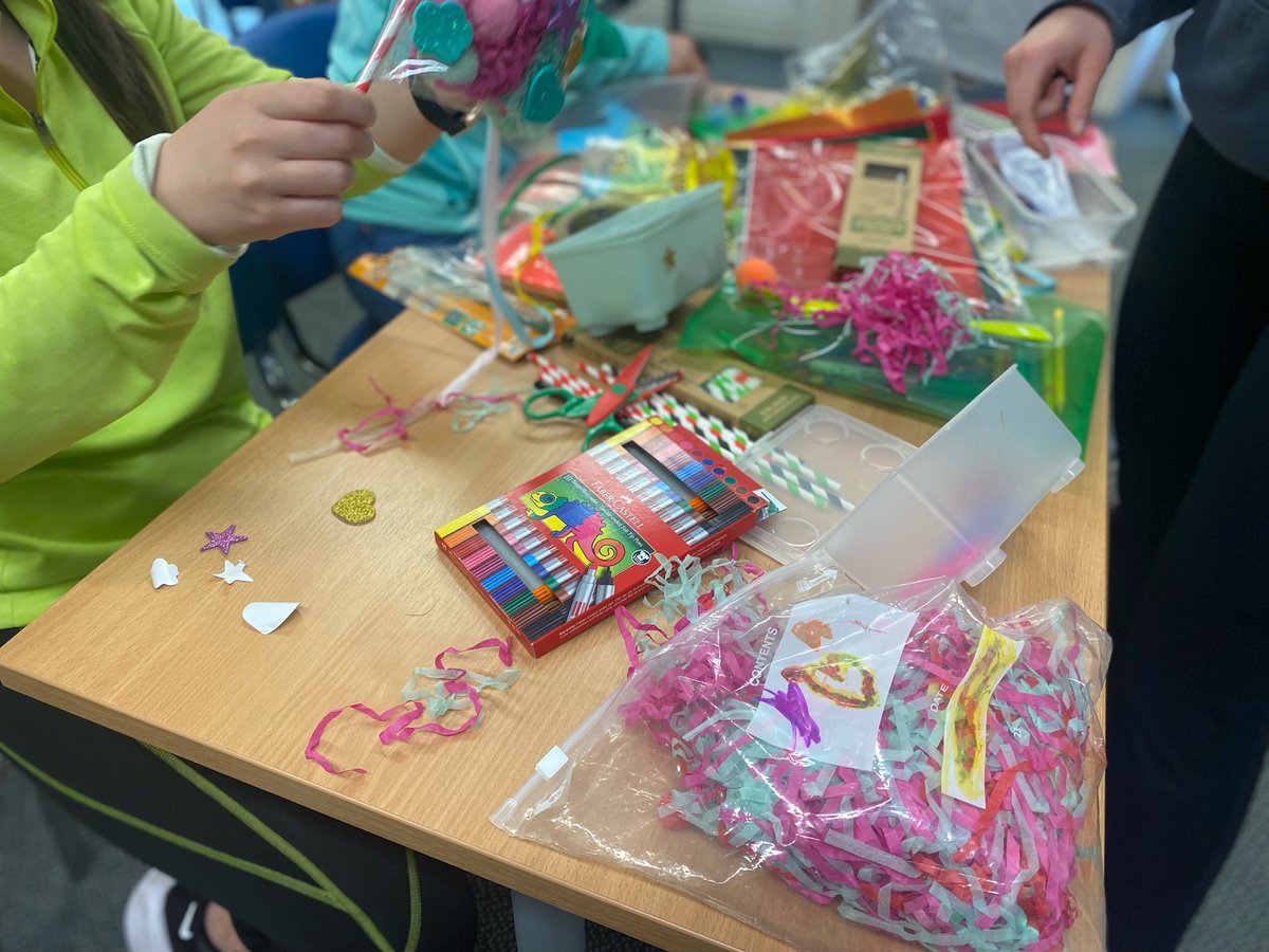 CHI_Ireland's tweet photo. Our Arts in Health Team held workshops with artist Liz Kavanagh &amp; our nursing students this week.  Giving them the chance to hear about the teams work, the value of creativity for patients &amp; to get creative too!

This is part of our cross-site Wild Fires showcase so stay tuned🤗 https://t.co/612LFJSH0m