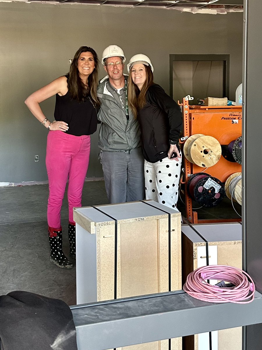KaraJo_Ammerman's tweet photo. One of our favorite @JCPSKYbuilds support person! #ExpectgreaTness *I had my hat just removed for the picture ☺️ https://t.co/CJvyqJPswn