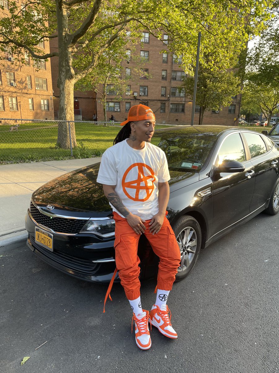 Owen6686's tweet photo. 🖕🏽IM TO FLY TO BE GROUNDED 🧡🧡🧡😜 https://t.co/ct745fCAwz https://t.co/tzh0qbWvgq