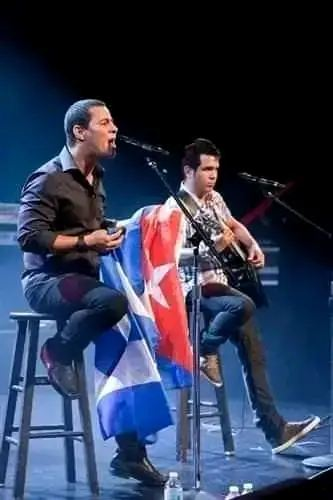 epjdluz's tweet photo. Si, apoyamos al dúo #BuenaFè. Y hacemos nuestra su canción **"Orgullo para el honesto Vergüenza para el cobarde"** porque #BuenaFeSomosTodos. #mejoresposiblestgo #CubaMined #Contramaestre #mejoresesposible @LeticiaCalvoD @FundichelyRosa @dpestgo @DraMaricelDME @EsterisFrancis https://t.co/C7KETEHiAk