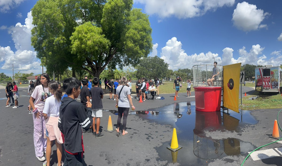 Christina tweet media