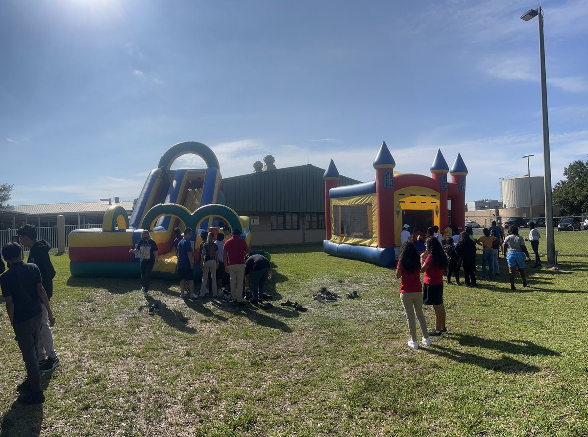 Christina tweet media