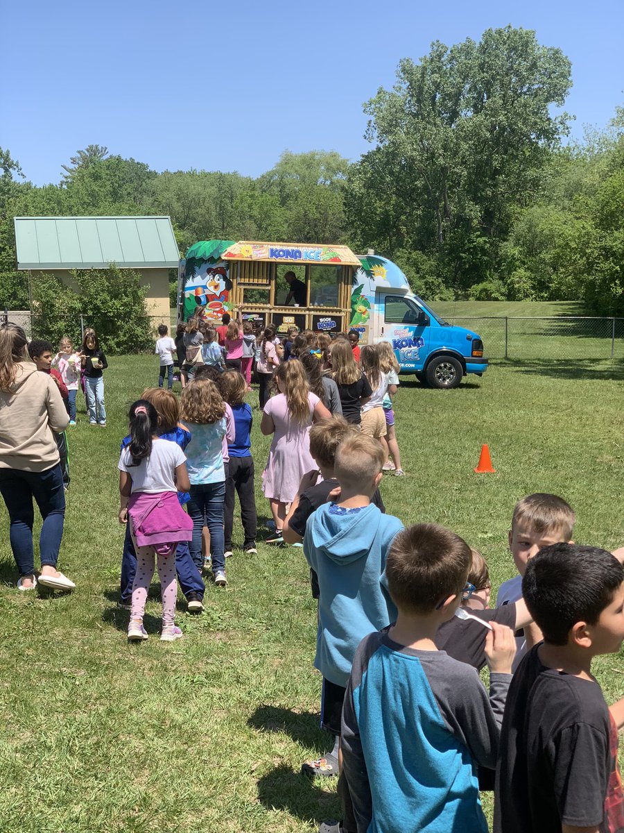 sandra_benson2's tweet photo. Kona Ice and Picnic - Reading Month Reward. #BuchananBears https://t.co/5faHyLG0xe