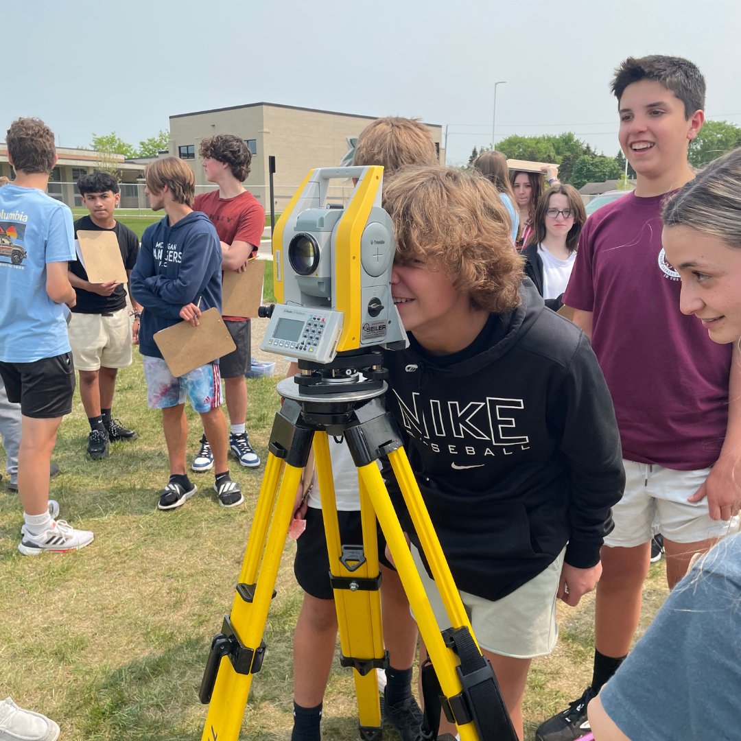mtucege's tweet image. The CEGE Geospatial Engineering Outreach Trailer traveled to Jenison Junior High School on Mon., May 22. Throughout the day, 377 9th graders and 4 teachers participated in activities that highlighted how geospatial eng. impacts their everyday lives.
#GeospatialEngineering