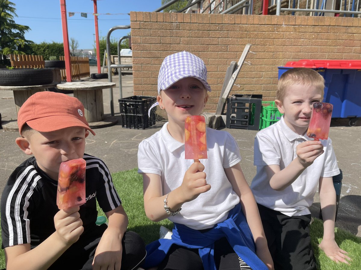 This week we designed our own fruit ice lolly. Then we made our fruit lolly by following our design. There were not any strawberries left in the shop so we had to make some changes! After P.E we cooled down with our lovely ice lolly! 😃😋 #healthyconfidentindividuals