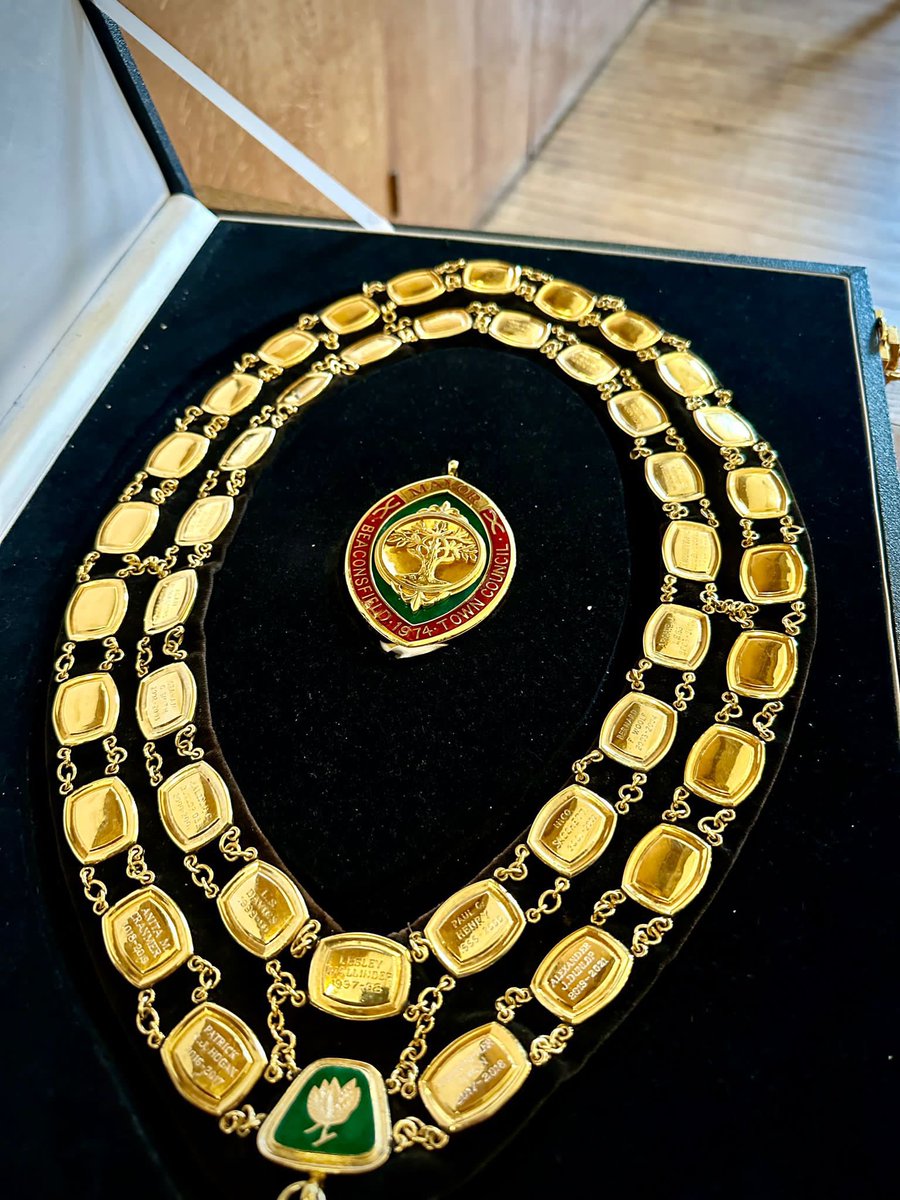 JacksonNgUK's tweet image. Very honoured &amp;amp; humbled to have been elected as the Mayor of #Beaconsfield last night. Look forward to working w our Deputy Mayor @paulmason_bcf, colleagues, Town Clerk &amp;amp; team, in ensuring that our beautiful &amp;amp; historical town is managed to the highest possible standard.