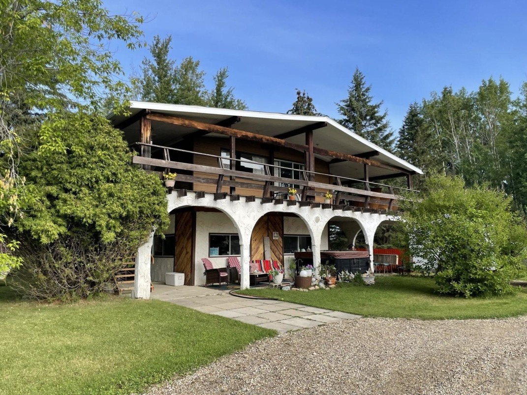 *BUSINESS, PLEASURE, BOTH* HOME FOR SALE!
cottagemarketer.com/listing/fm/162…

Property Type: Residence
Province: Alberta
Waterfront: Buck Lake
Agent: Cathy Hatt

#Findyoursliceofheaven #recreationalliving #livingthedream  #holidayathome #staycation #forsale #realestate