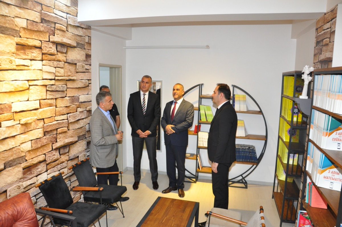 Yüreğir Karşıyaka Orhan Çobanoğlu Mesleki ve Teknik Anadolu Lisesinde kütüphane açılışına katıldık. Kaynaştırma öğrencilerimizin hazırladığı Resim Sergisini gezdik. Emeği geçen tüm öğretmenlerimize ve öğrencilerimize teşekkür ediyoruz.