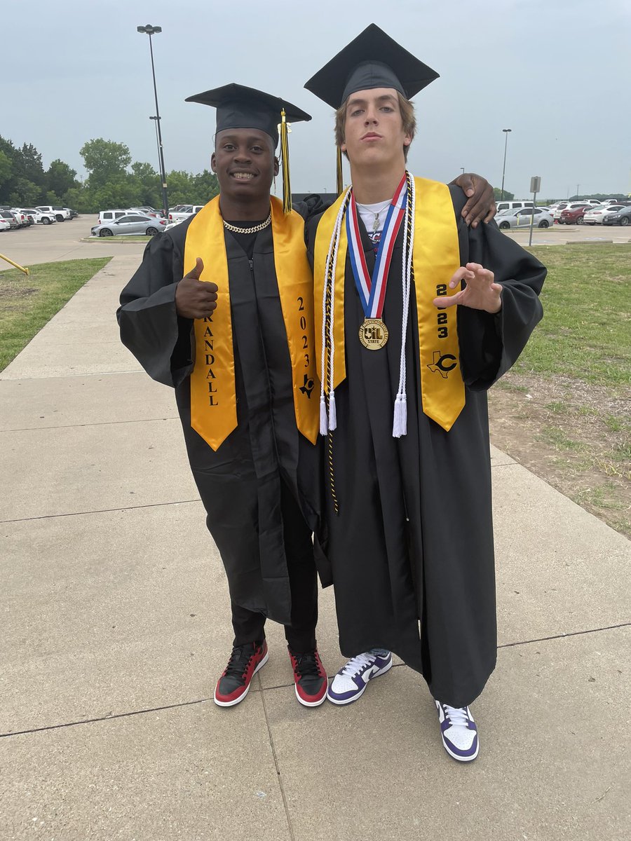 chrisabron24's tweet image. We really did it🎓 #Co23 #Godid