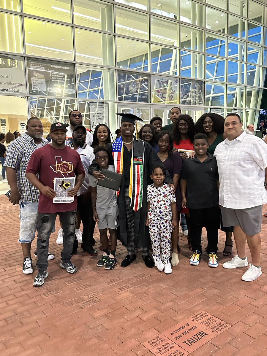 chrisabron24's tweet image. We really did it🎓 #Co23 #Godid