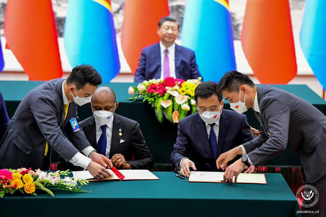 wembi_steve's tweet photo. #RDC - #CHINE : 4 documents ont été signés. 

⏺️ Mémorandum d'entente sur l'investissement et l'exploitation écologique des ressources naturelles 

⏺️ Mémorandum d'entente sur l'échange et la coopération en matière d'information 
⏺️ Mémorandum d'entente sur la coopération dans le développement de l'économie numérique 

⏺️ Mémorandum d'entente sur la promotion du développement d'une croissance verte 
⏺️ Accord de coopération entre les deux chaînes nationales de télévision, la CGTN et la RTNC.