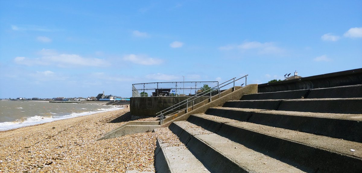 Waves crashing at Sheerness Beach. Nice weather today but quite choppy at the coasts. 

#Kent #ThePhotoHour #Weather #LoveUKWeather #BlueSkies #NorthKent #ThamesEstuary #IsleofSheppey #UK