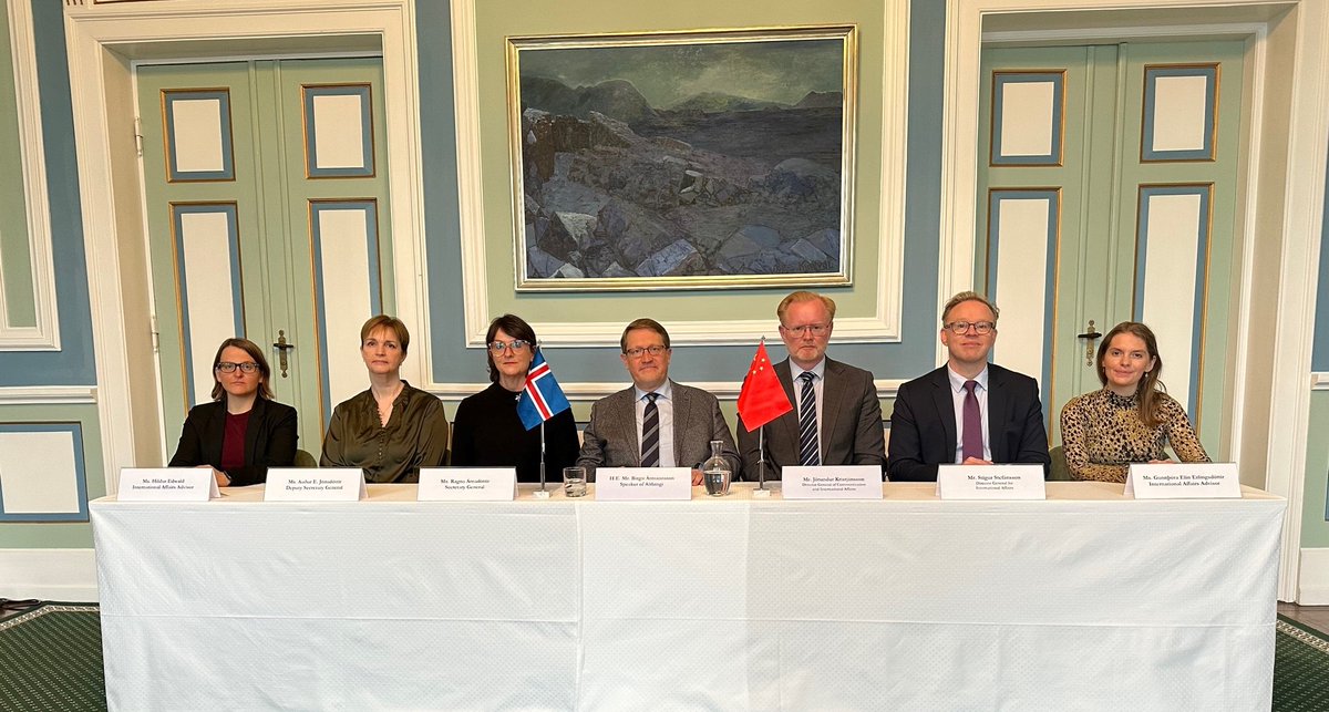Althingi's tweet photo. Birgir Ármannsson, forseti Alþingis, átti í dag fjarfund með með Zhao Leji, forseta Alþýðuþingsins, þjóðþings Kína. Ræddu þeir m.a. samskipti ríkjanna og þjóðþinganna, jafnt á vettvangi alþjóðlegra þingmannafunda sem og tvíhliða samskipta.
#ParliamentaryDiplomacy #Althingi https://t.co/rYoaEFbAwN