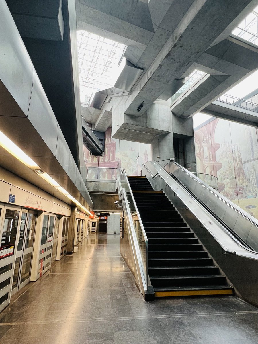 Metro station in Lille, France
reddit.com/r/brutalism/co…