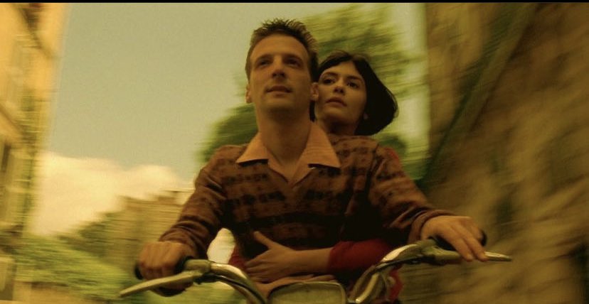 ' Amélie ( 2001 ) ' 
🎬 Dir : Jean-Pierre Jeunet 
- #Amelie - #JeanPierreJeunet