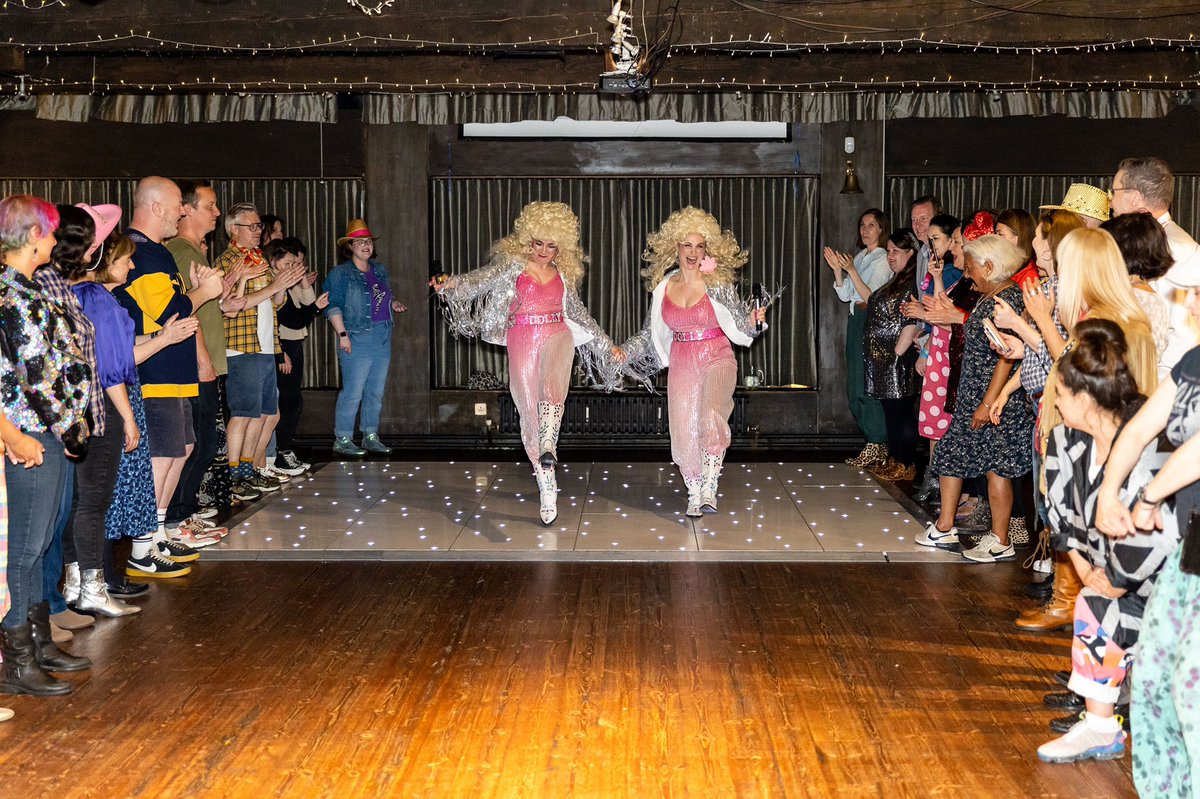 traceycollinsss's tweet photo. YEE HAA!

Thank you to everybody who came for a boogie at the party barn on Wednesday for our debut LINE DANCING WITH THE DOUBLE DOLLY'S event!

Such a magical evening💖

@lisabondactress and I return in June &amp; July, continuing our support for @macmillancancer

📸Katrina Duffey https://t.co/BQYJP0Npsg