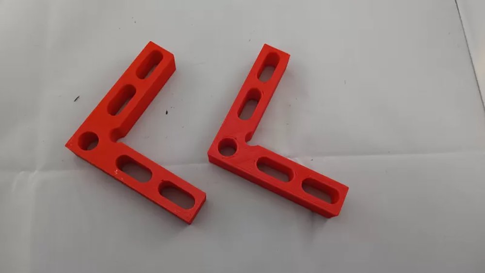 Looking to up your woodworking game? Check out these right-angle square clamps! Perfect for ensuring precise cuts and joints, these handy tools are a must-have for any carpenter or DIY enthusiast.

Find this model and more on our platform 
threeding.com/3d-model/16843…