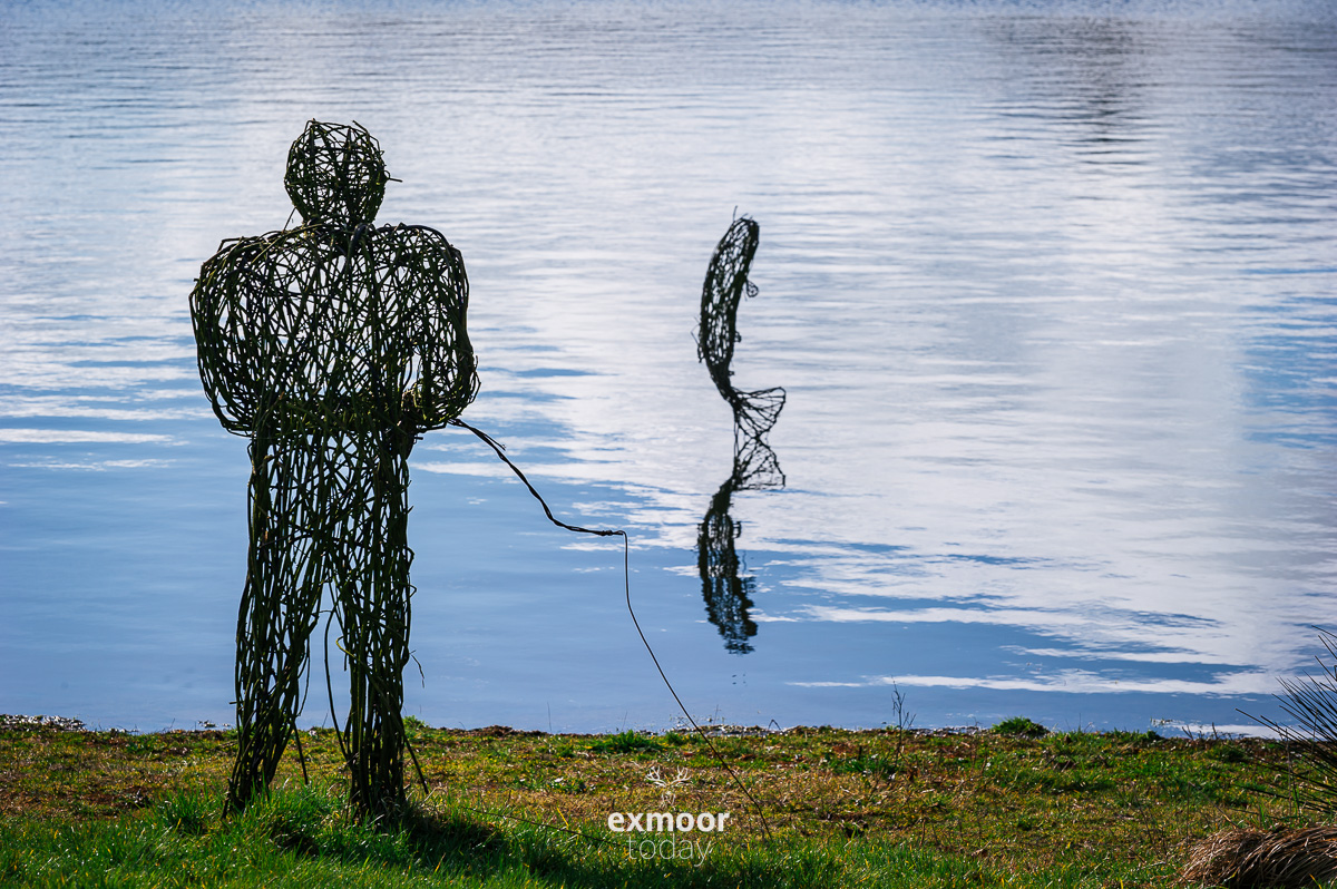 Wicker sculpture of a fisherman and a fish, by Wimbleball Lake on Exmoor. Click to go Large - exmoor.today/20230526

#swlakes #wicker #sculpture #wimbleballlake #exmoor